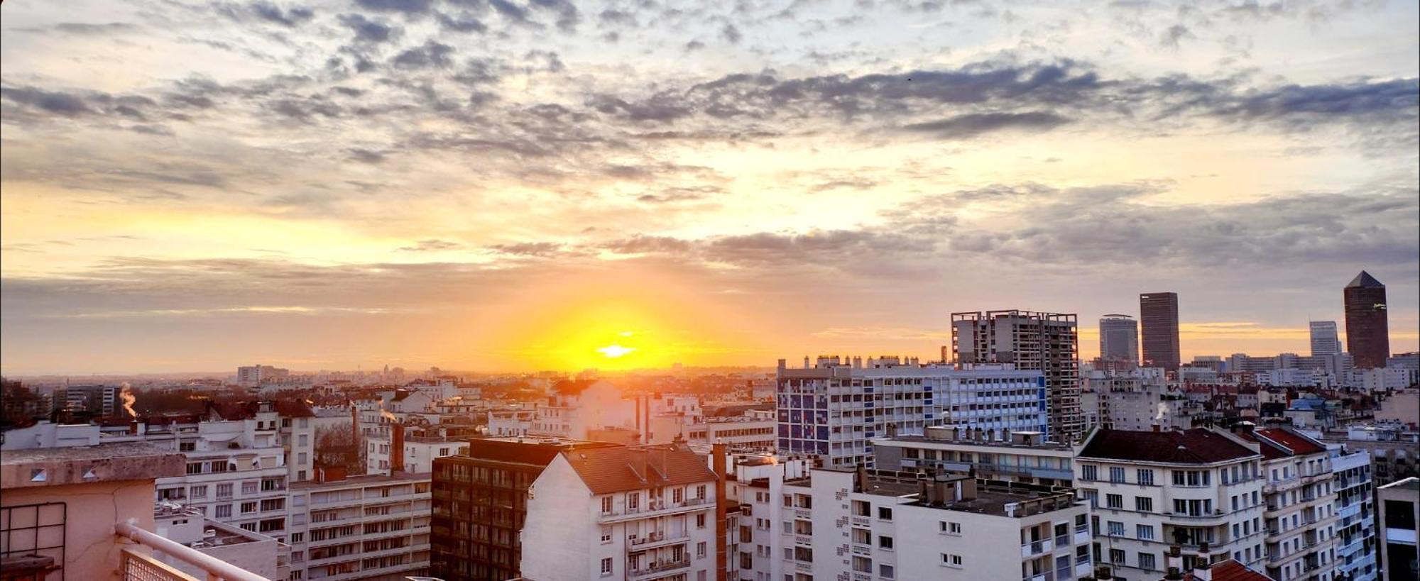 Appartamento Plein Sud Terrasse Climatisation Garage Netflix Lione Esterno foto
